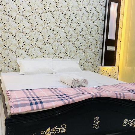 Hotel Mandir Saket Bhawan Ayodhya Zewnętrze zdjęcie