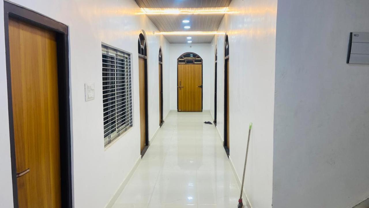 Hotel Mandir Saket Bhawan Ayodhya Zewnętrze zdjęcie