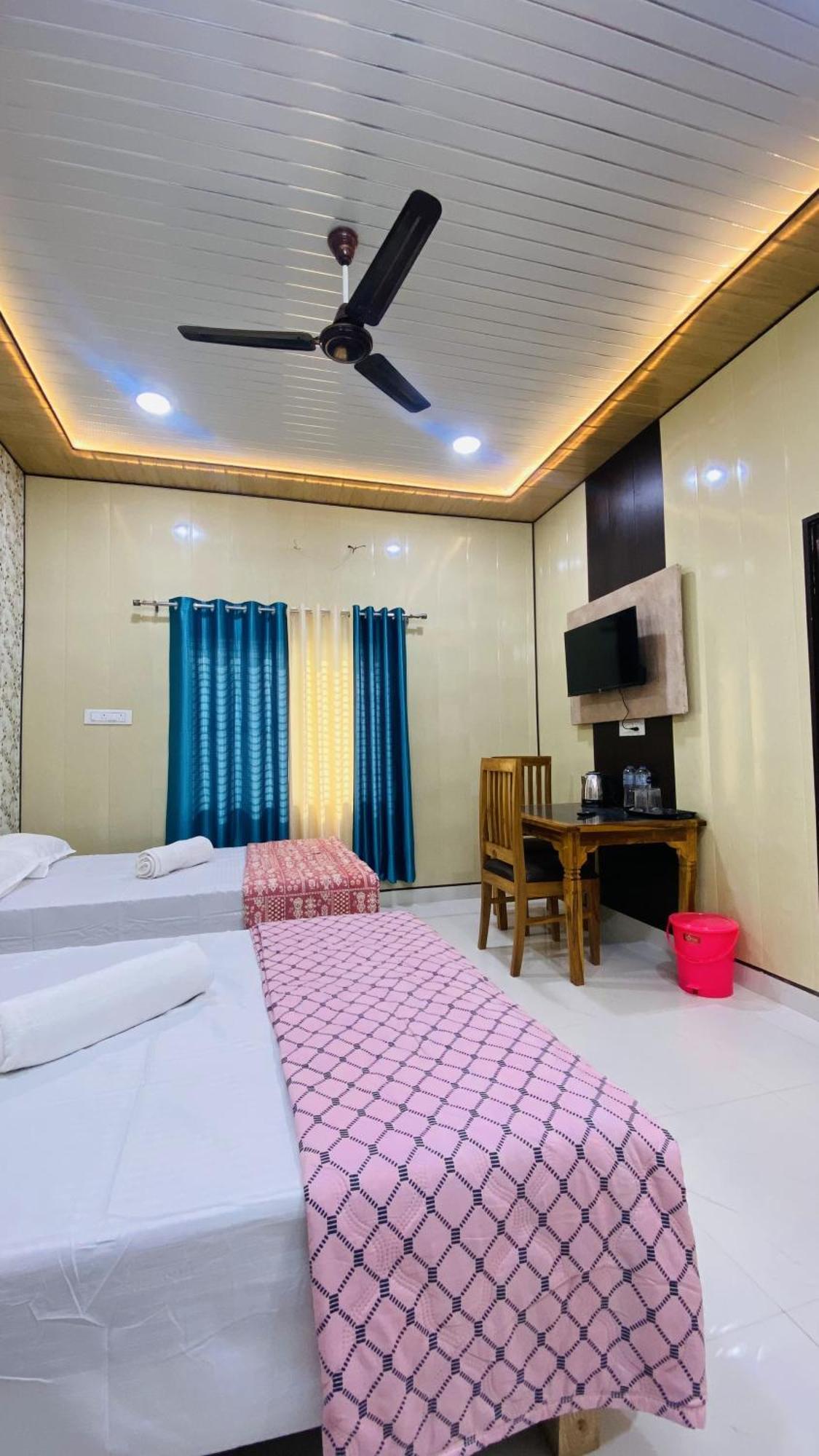 Hotel Mandir Saket Bhawan Ayodhya Zewnętrze zdjęcie