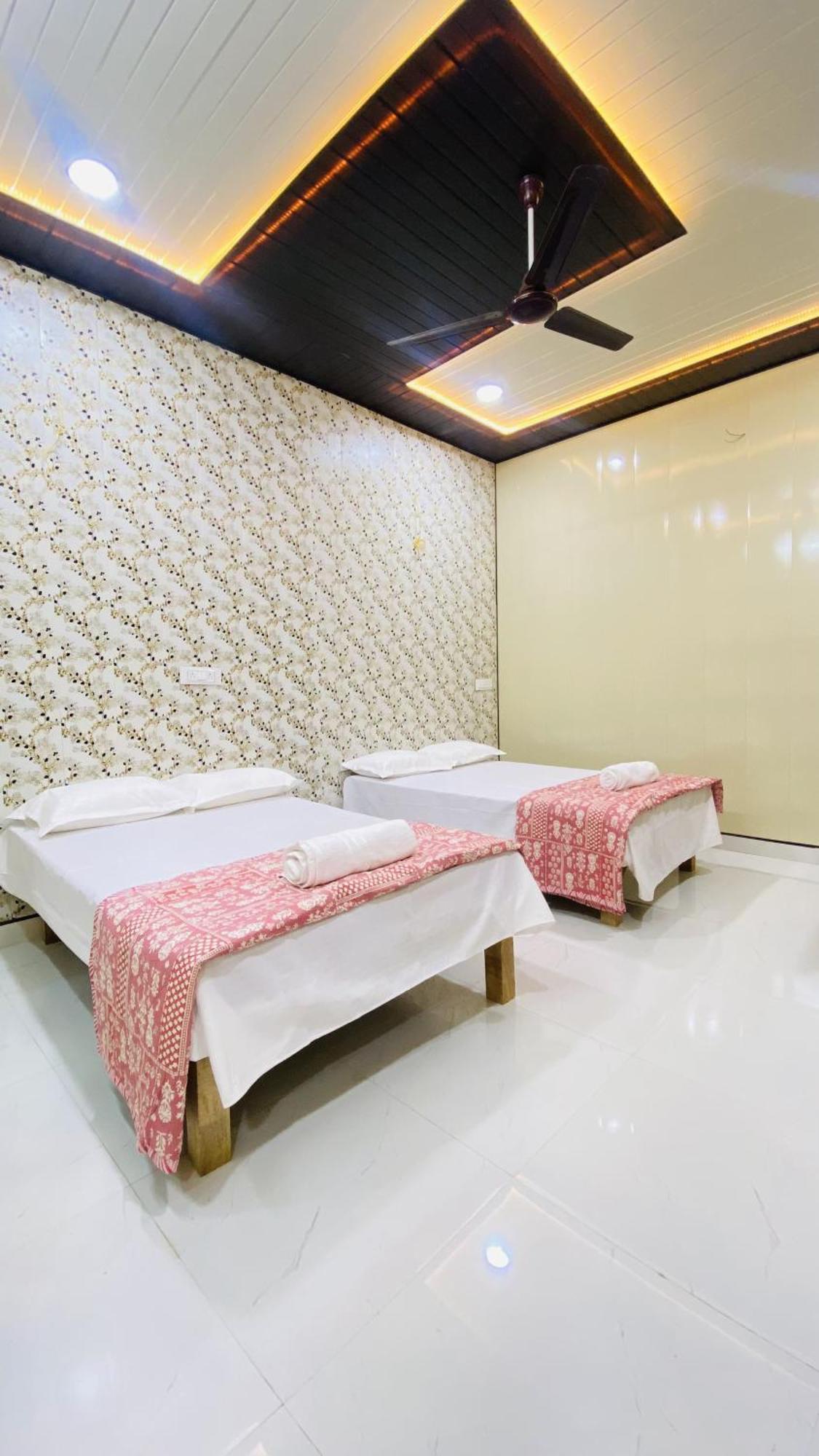 Hotel Mandir Saket Bhawan Ayodhya Zewnętrze zdjęcie